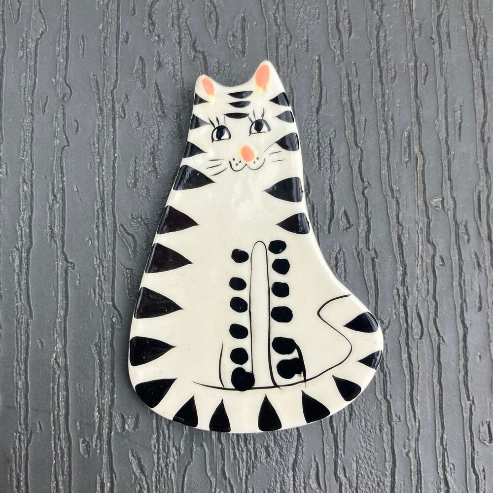 Vintage black and white cat pin brooch, kitschy eclectic bohemian hippie, OOAK